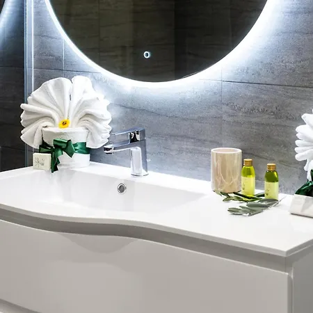 Jardin Des Muses - 2 Pieces - Parking Carre D'or