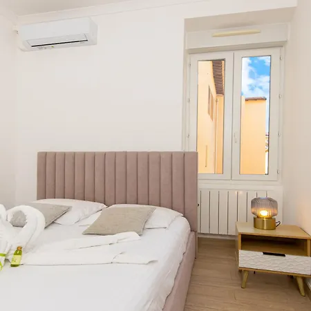 Jardin Des Muses - 2 Pieces - Parking Carré D'or