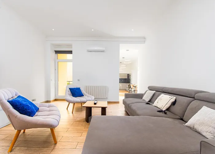 Apartment Jardin Des Muses - 2 Pieces - Parking Carre D'or *