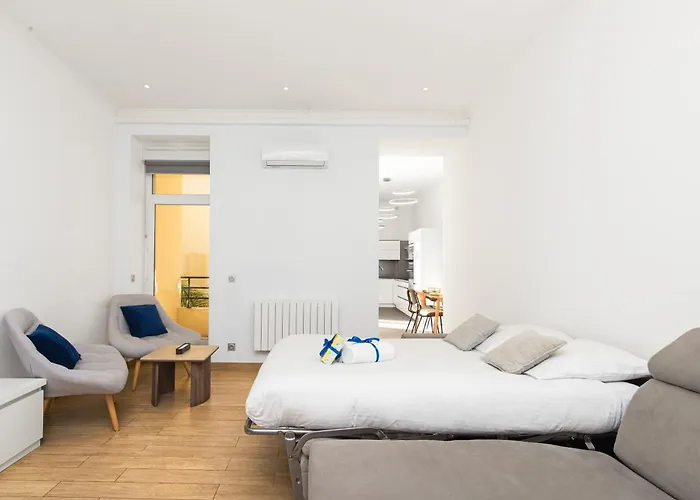 Apartment Jardin Des Muses - 2 Pieces - Parking Carre D'or