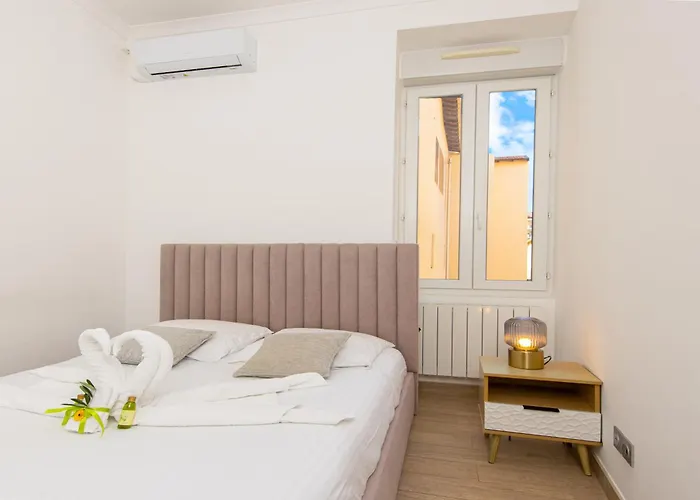 Jardin Des Muses - 2 Pieces - Parking Carre D'or